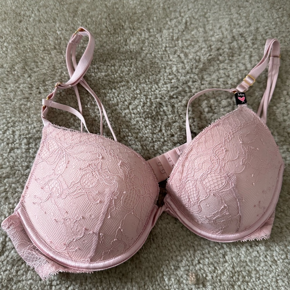 NWT Victoria's Secret Blush Lace Push Up Bra